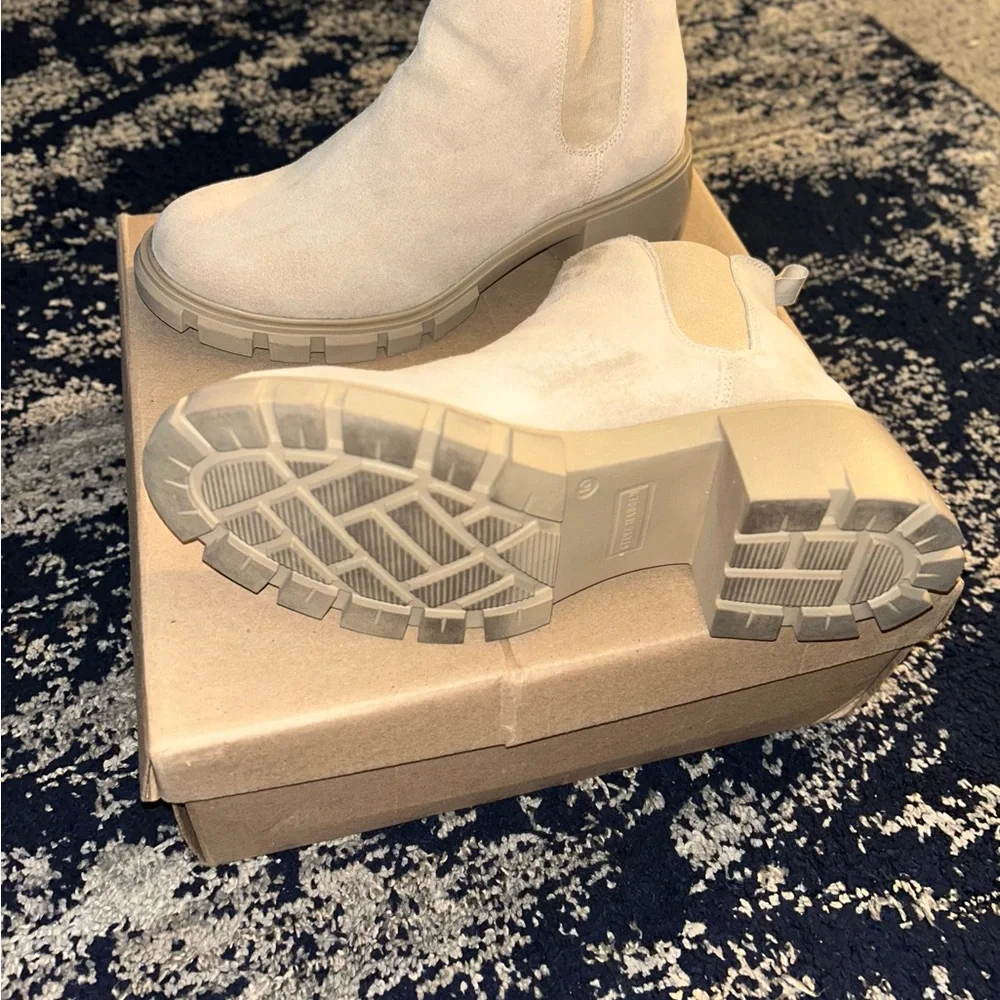 Steve Madden Cream Ankle Booties - Picture 2 of 8